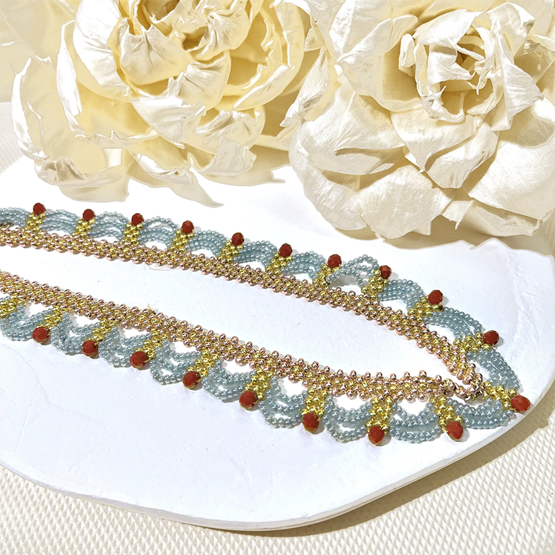 ✨Collier double rangée avec pompons en perles de couleur contrasté