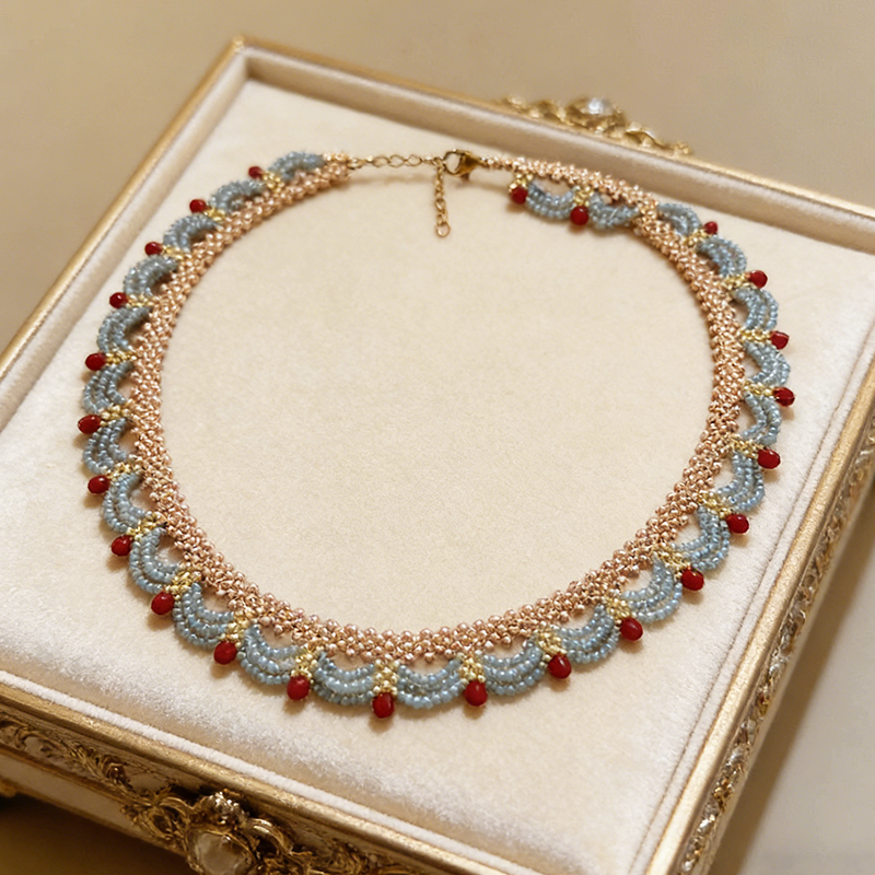 ✨Collier double rangée avec pompons en perles de couleur contrasté