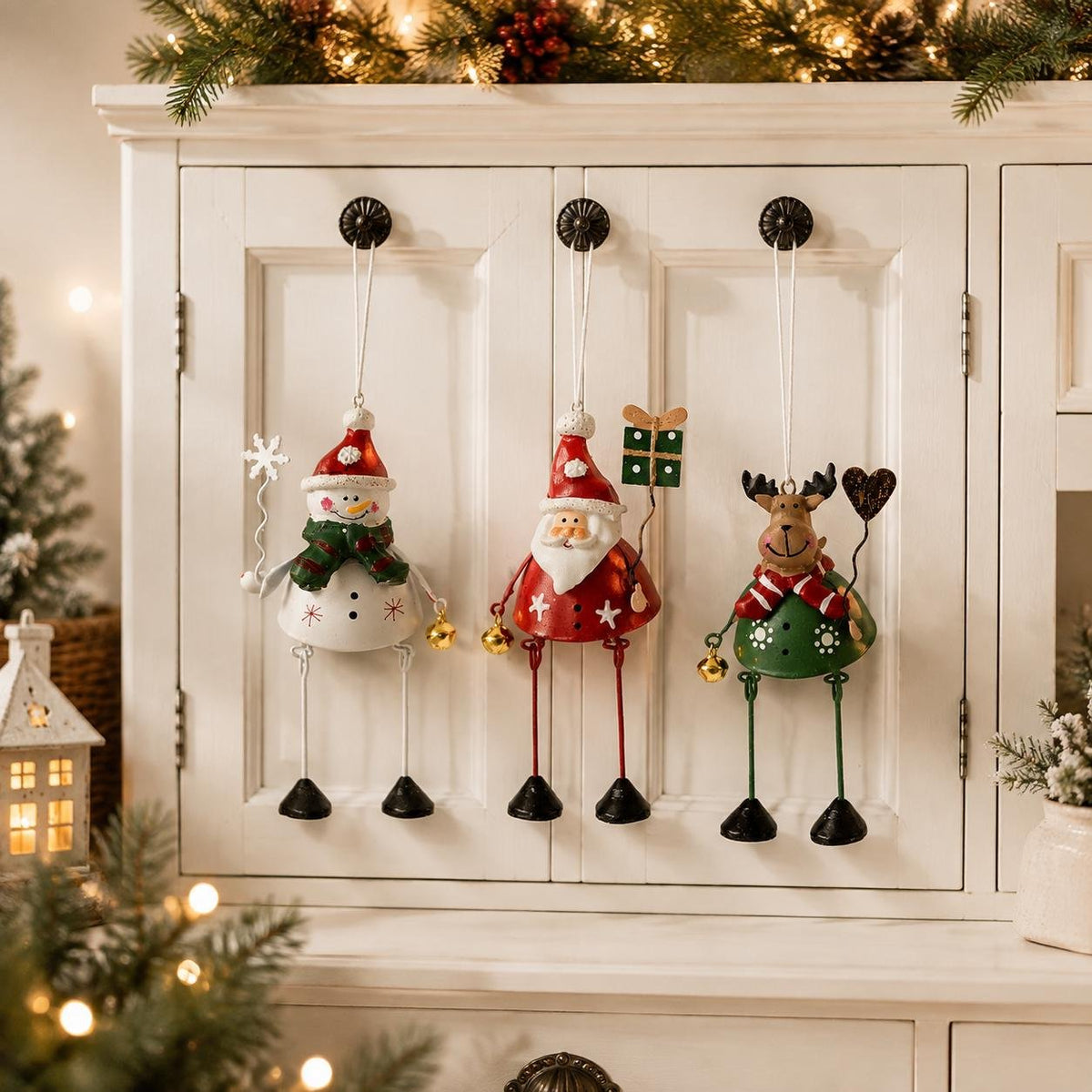 🎄🔔 Suspensions de Noël en métal peint à la main — une touche de vie et de gaité pour votre sapin