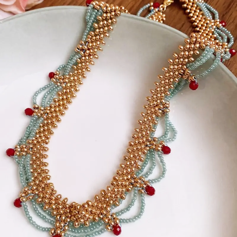 ✨Collier double rangée avec pompons en perles de couleur contrasté