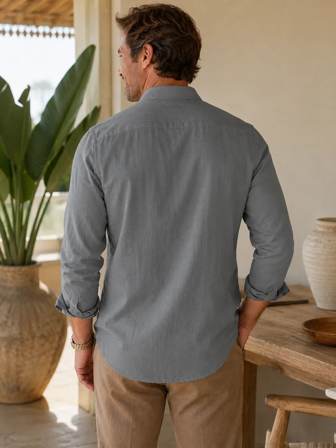 👕🌊 Chemise décontractée pour homme – col montant, coupe V, élégance estivale sans effort