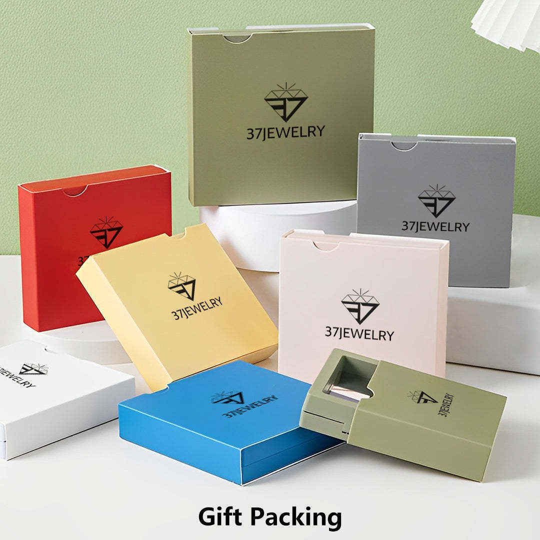 👪Un pendentif en acier inoxydable rempli d'amour, gravé de motifs sur sa surface.