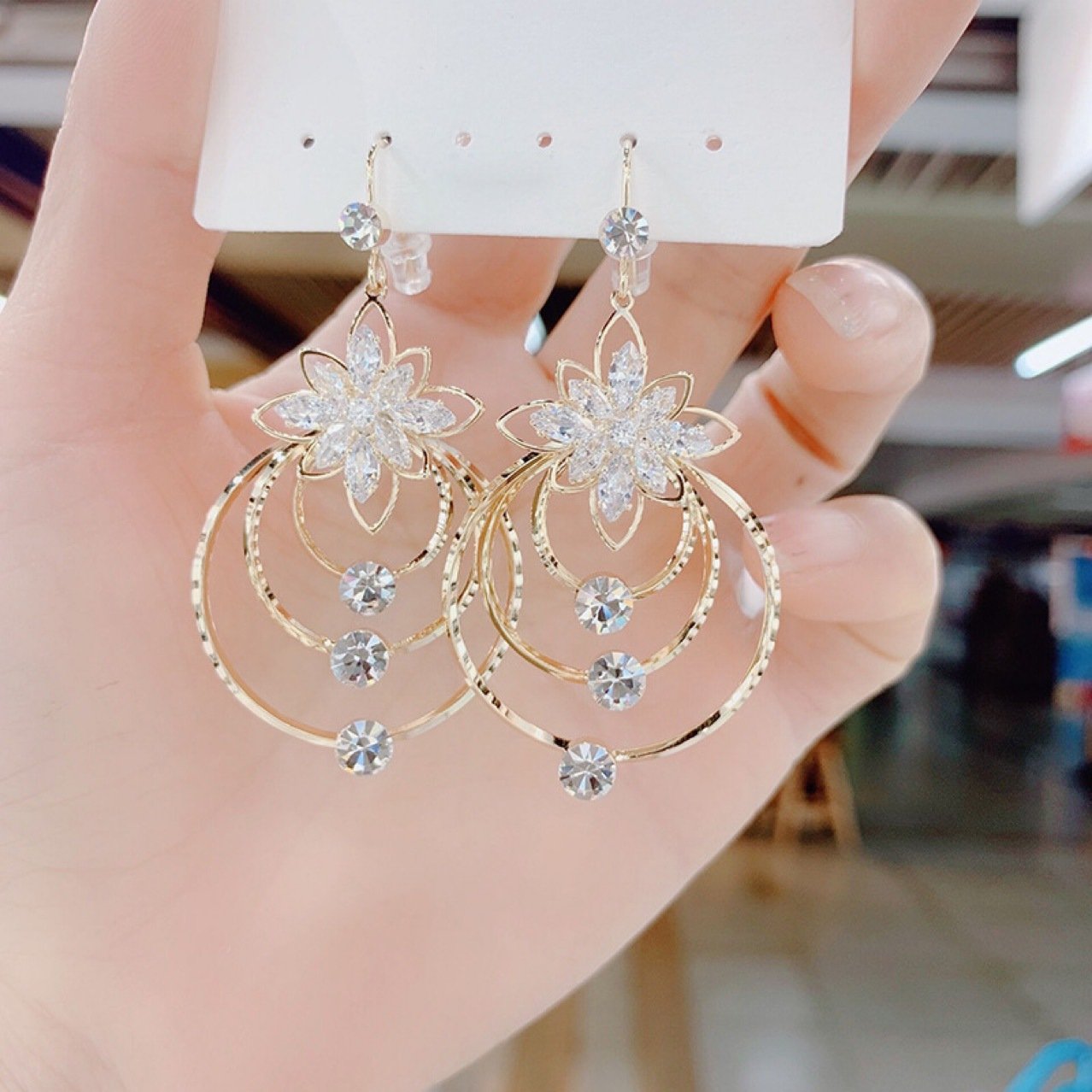 💎Boucles d'oreilles géométriques à plusieurs couches en forme de cercle et de fleur